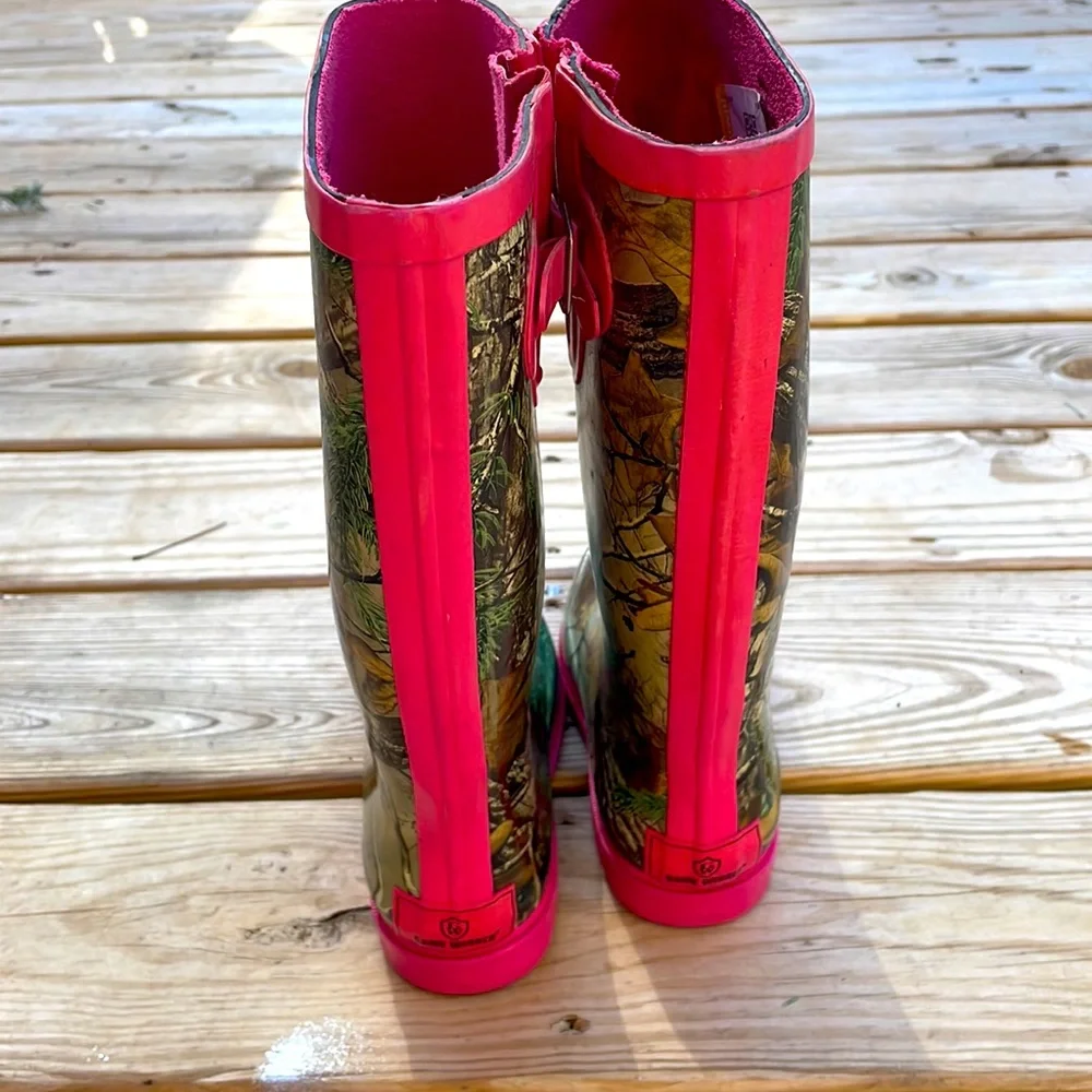 Game Winner Women's Waterproof Camouflage Rain Boots Pink Trim Size 5